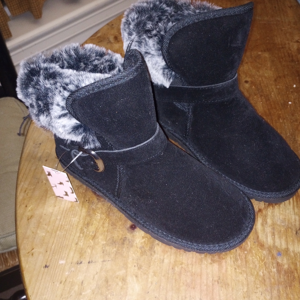 Cozy Black Faux Fur Winter Boots